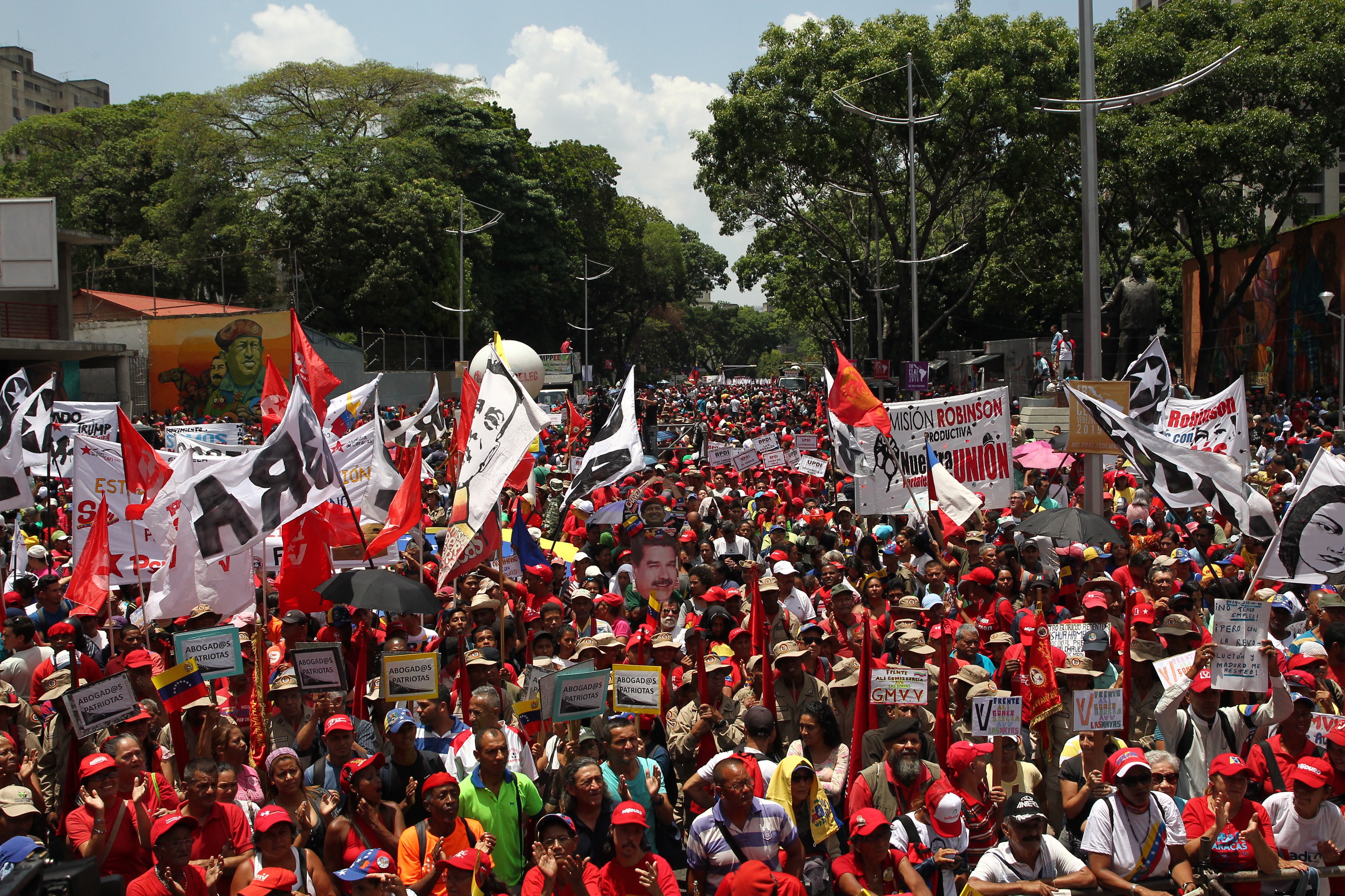 epa07587356 Supporters of Chavism march, in Caracas, Venezuela, 20 May 2019, to celebrate the first anniversary of the elections, of which President Nicolas Maduro claimed the victory, which have not been recognized by the international community on the grounds of alleged irregularities.  EPA/Raul Martinez