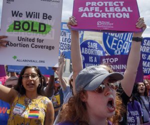 epa07590082 Pro-abortion rights activists protest at the Supreme Court in Washington, DC, USA, 21 May 2019. Nationwide protests have activists calling for reproductive freedom and a halt to new laws limiting abortion services.  EPA/SHAWN THEW