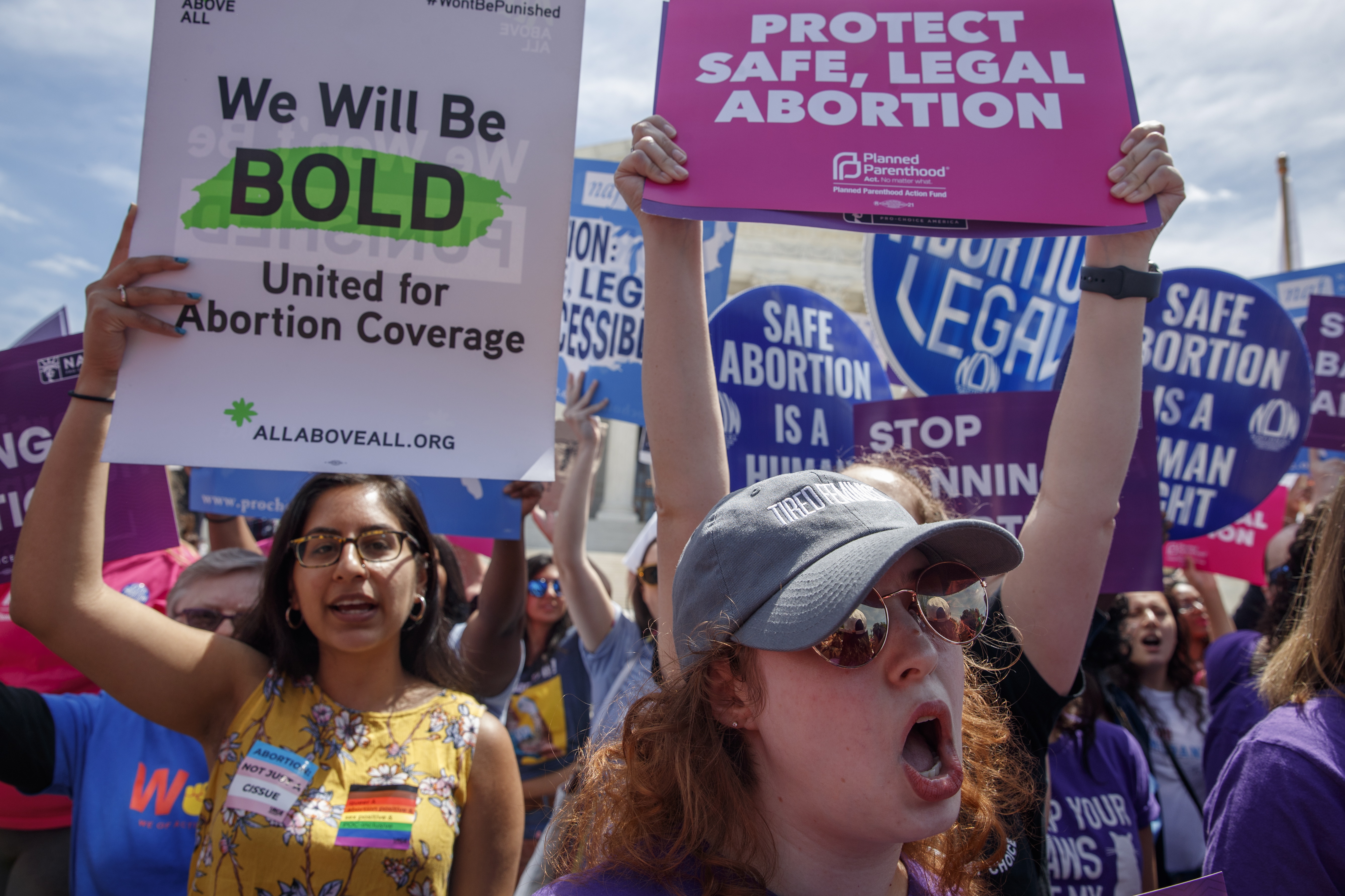 epa07590082 Pro-abortion rights activists protest at the Supreme Court in Washington, DC, USA, 21 May 2019. Nationwide protests have activists calling for reproductive freedom and a halt to new laws limiting abortion services.  EPA/SHAWN THEW