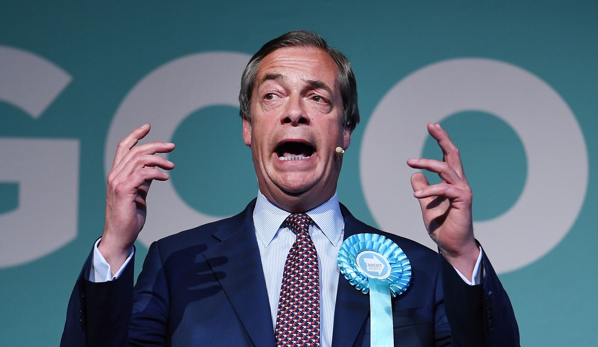 epa07590341 Brexit Party leader Nigel Farage delivers a speech to supporters during a rally at Olympia in London, Britain, 21 May 2019. EU elections are 23 May.  EPA/ANDY RAIN