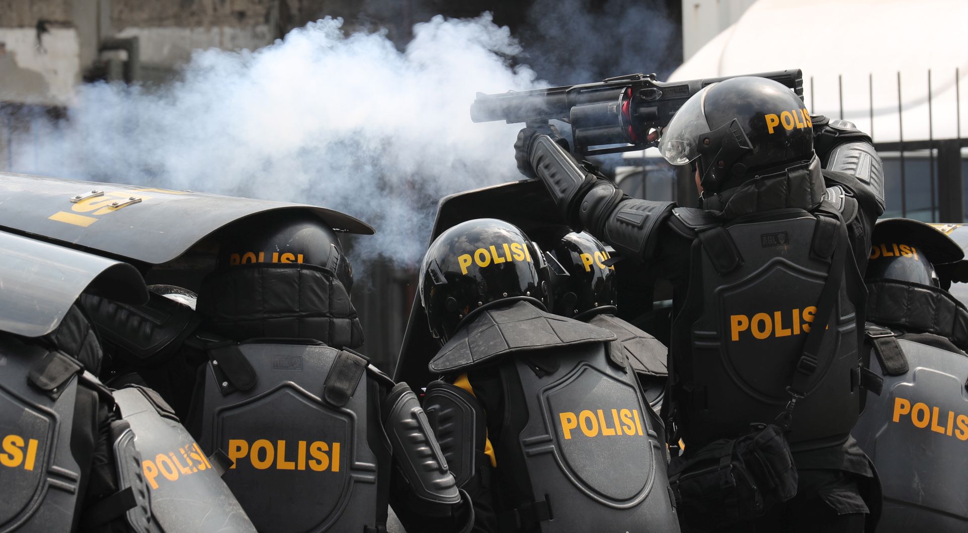 epa07590808 An Indonesian riot police officer shoots tear gas during clashes with protesters during a protest following the announcement of the presidential election results in Jakarta, Indonesia, 22 May 2019. Incumbent Indonesian President Joko Widodo was re-elected after winning the presidential election over his rival, retired General Prabowo Subianto, the election commission announced on 21 May 2019.  EPA/BAGUS INDAHONO