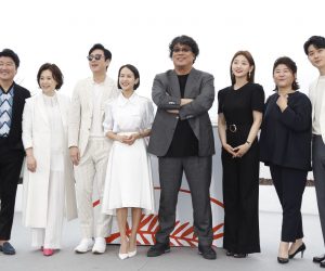 epa07591263 South Korean director Bong Joon-ho (4-R) poses with South Korean actors (L-R) Kang-Ho Song, Chang Hyae-Jin, Lee Sun Gyun, Cho Yeo-jeong, Park So-Dam, Lee Jung-Eun and Choi Woo-shik during the photocall for 'Parasite' at the 72nd annual Cannes Film Festival, in Cannes, France, 22 May 2019. The movie is presented in the Official Competition of the festival which runs from 14 to 25 May.  EPA/JULIEN WARNAND