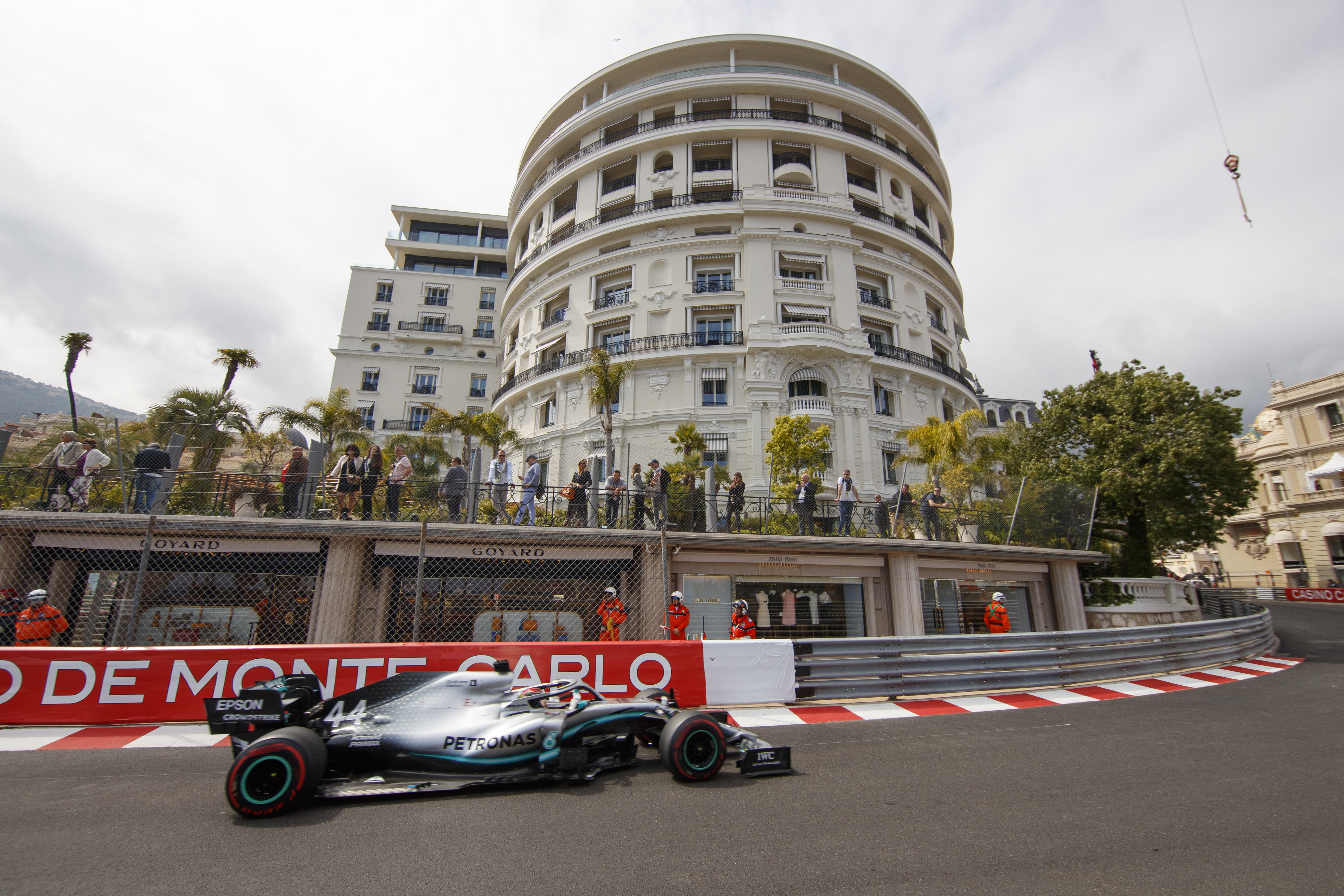 epa07594993 British Formula One driver Lewis Hamilton of Mercedes AMG GP in action during the second practice session of the Formula One Grand Prix of Monaco at the Monte Carlo circuit in Monaco, 23 May 2019. The 2019 Formula One Grand Prix of Monaco will take place on 26 May 2019.  EPA/VALDRIN XHEMAJ