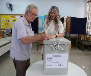 epa07601996 Greek Cypriots cast their vote during the European elections in Nicosia, Cyprus, 26 May 2019. The European Parliament election is held by member countries of the Eu-ropean Union (EU) from 23 to 26 May 2019.  EPA/KATIA CHRISTODOULOU