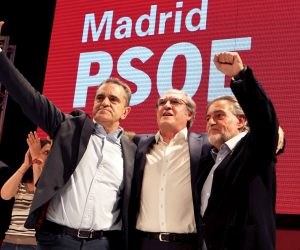 epa07604858 Spanish Socialist Party's candidate for Madrid Regional President Angel Gabilondo (C) candidate for Madrid Mayor Pepo Hernandez (C-R) and party's regional Secretary General Jose Manuel Franco (C-L) wave to their supporters during a press conference in Madrid, Spain, late 26 May 2019. Gabilondo won the election in Madrid but did not gather enough votes to form a majority. Spain was holding local, regional and European Parliament elections at the same time. The European Parliament election was held by member countries of the European Union (EU) from 23 to 26 May 2019.  EPA/PAOLO AGUILAR