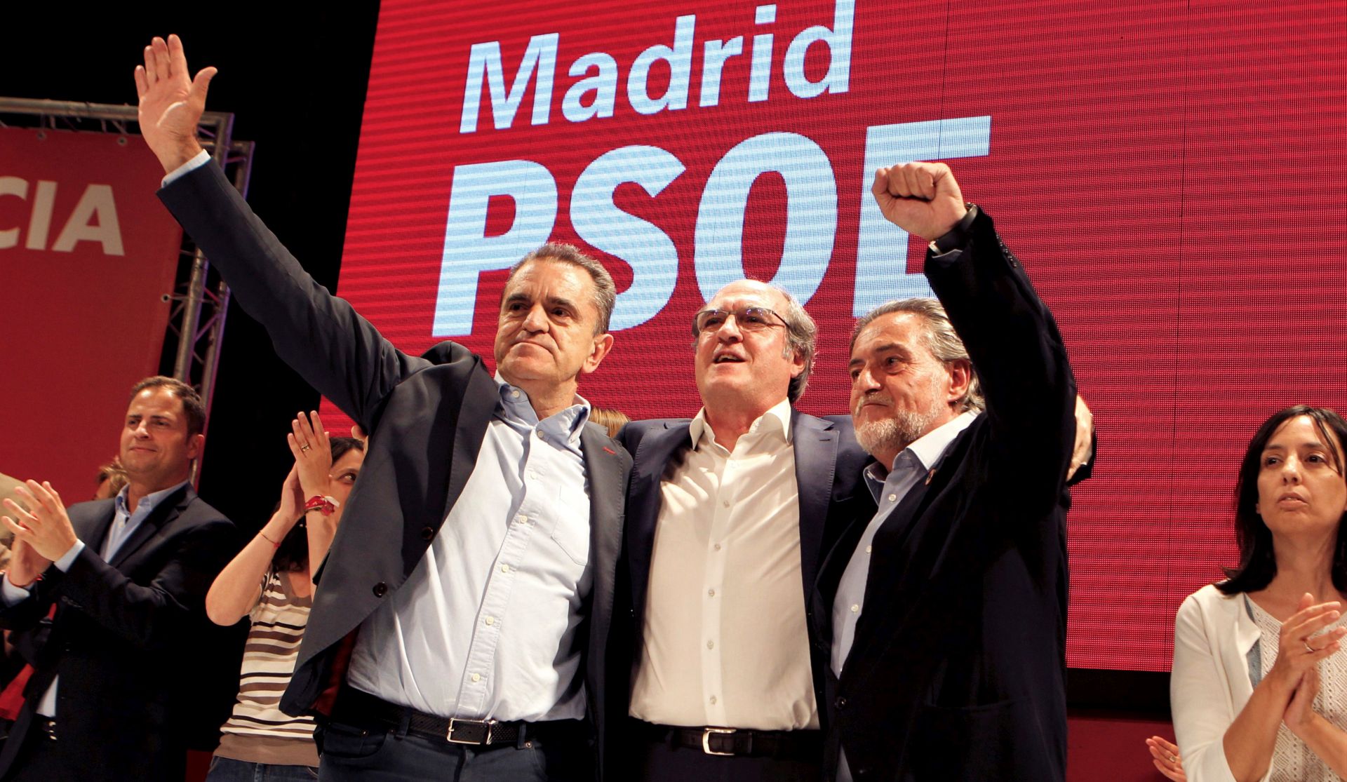 epa07604858 Spanish Socialist Party's candidate for Madrid Regional President Angel Gabilondo (C) candidate for Madrid Mayor Pepo Hernandez (C-R) and party's regional Secretary General Jose Manuel Franco (C-L) wave to their supporters during a press conference in Madrid, Spain, late 26 May 2019. Gabilondo won the election in Madrid but did not gather enough votes to form a majority. Spain was holding local, regional and European Parliament elections at the same time. The European Parliament election was held by member countries of the European Union (EU) from 23 to 26 May 2019.  EPA/PAOLO AGUILAR