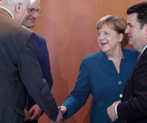 epa07609298 German Chancellor Angela Merkel greets Minister of the Interior Horst Seehofer (L) next to Minister of Labour and Social Affairs Hubertus Heil (R) and Minister of Health Jens Spahn (2-L) at the beginning of the weekly meeting of the German cabinet at the Chancellery in Berlin, Germany, 29 May 2019. The Federal Cabinet will discuss environmental politics.  EPA/FELIPE TRUEBA