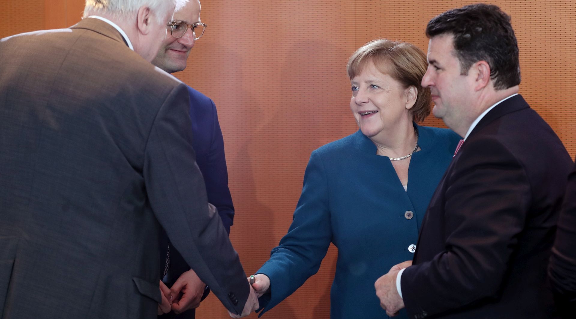 epa07609298 German Chancellor Angela Merkel greets Minister of the Interior Horst Seehofer (L) next to Minister of Labour and Social Affairs Hubertus Heil (R) and Minister of Health Jens Spahn (2-L) at the beginning of the weekly meeting of the German cabinet at the Chancellery in Berlin, Germany, 29 May 2019. The Federal Cabinet will discuss environmental politics.  EPA/FELIPE TRUEBA
