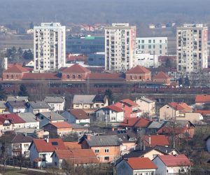 19.01.2016., Karlovac - Panorama Karlovca, pogled s Dubovca. Gradske cetvrti Dreznik i Banija. 
Photo: Kristina Stedul Fabac/PIXSELL