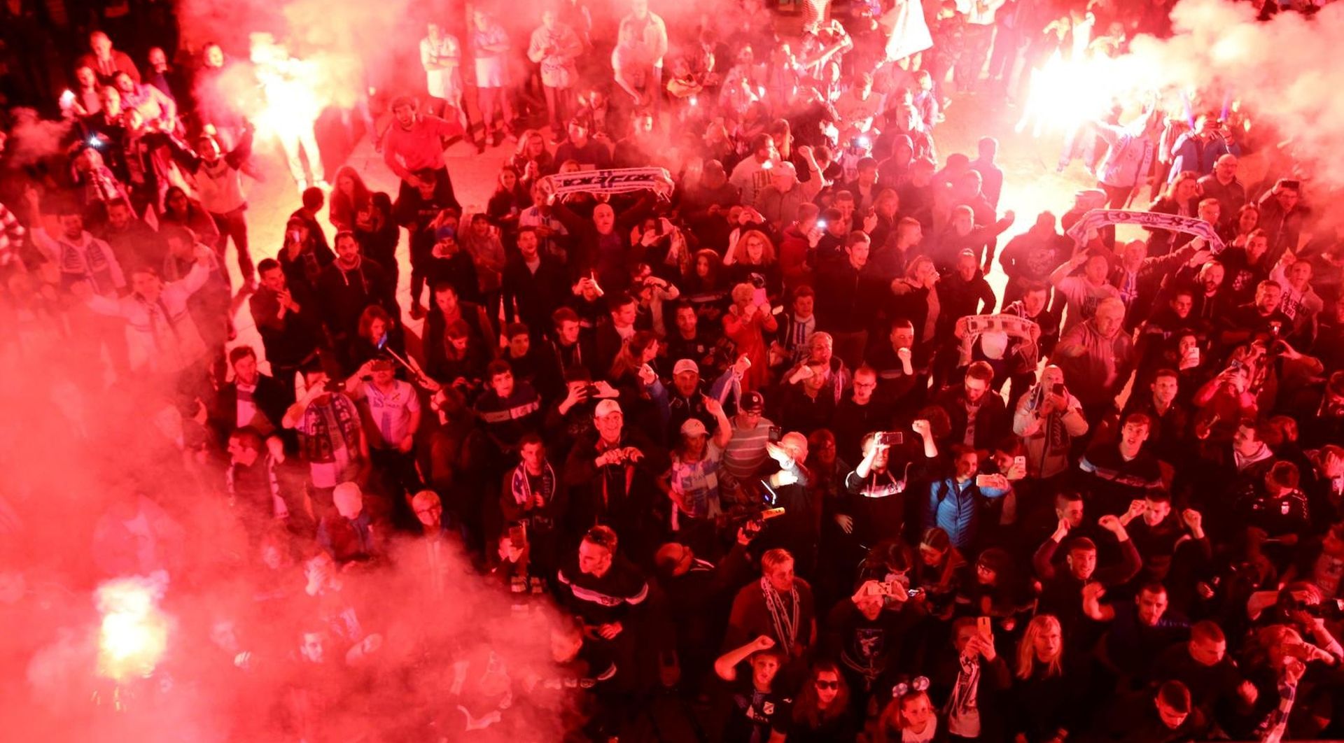 23.05.2019., Rijeka - Nekoliko tisuca najvjernijih navijaca docekalo nogometase  Rijeke nakon pobjede u finalu nogometnog kupa portiv Dinama. Photo: Nel Pavletic/PIXSELL