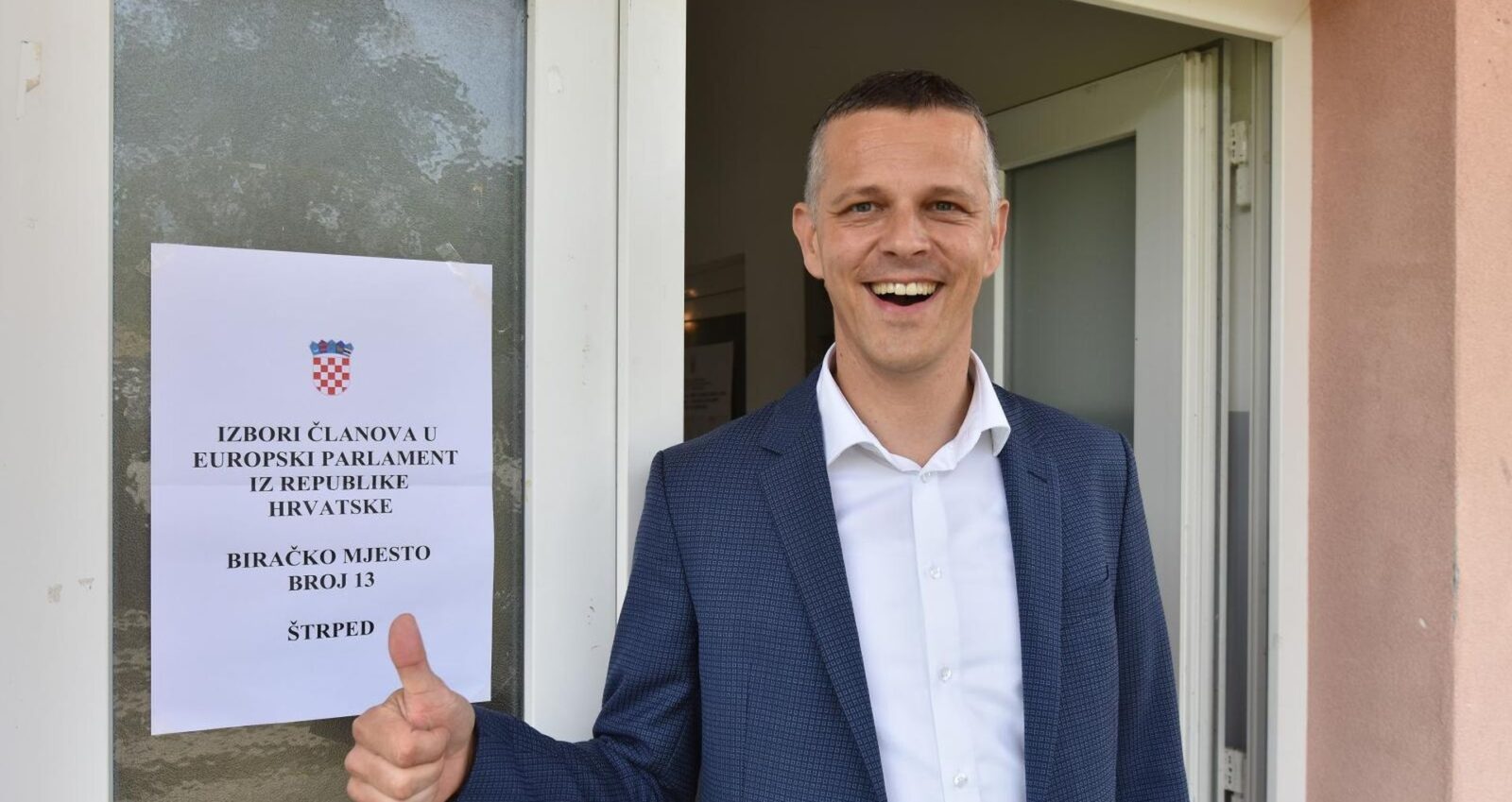 26.05.2019., Buzet - Celnik IDS-a i nositelj liste Amsterdamske koalicije Valter Flego glasovao je na izbori clanova za Europski parlament. Photo: Dusko Marusic/PIXSELL
