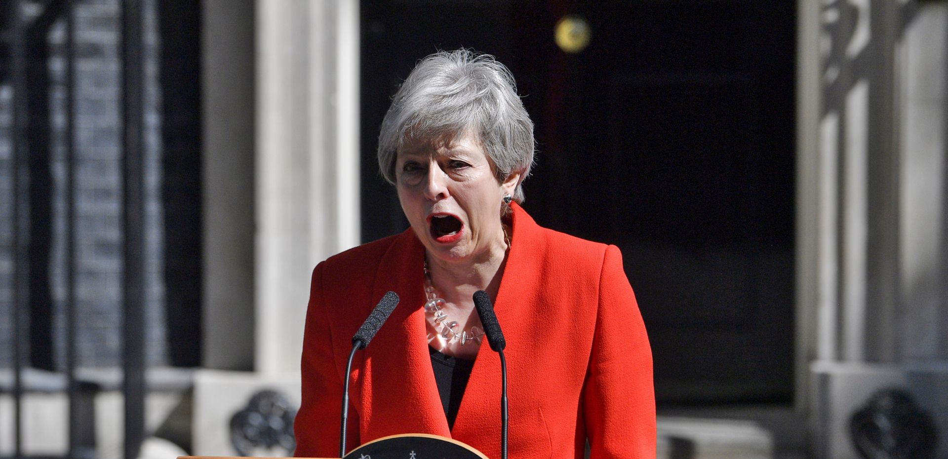 epaselect epa07596409 Britain's Prime Minister Theresa May makes a statement on at Downing Street in London in Britain, 24 May 2019. May announced she would resign from office on 07 June 2019.  EPA/NEIL HALL