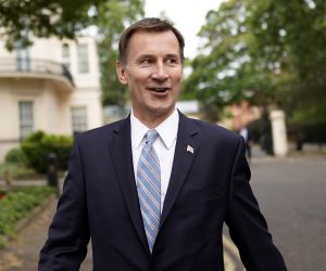 epa07609271 British Foreign Secretary Jeremy Hunt leaves his home in Central London, Britain, 29 May 2019. Hunt recently announced his intentions to run for Prime Minister in the upcoming Conservative Party leadership battle to replace Theresa May.  EPA/WILL OLIVER