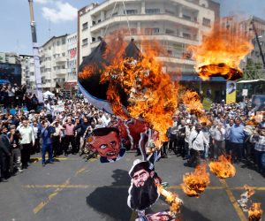 epa07614643 Iranians protesters burn the Israeli flag and an effigy depicting the face of King Salman of Saudi Arabia and others during an anti-Israel rally mark Al Quds Day (Jerusalem Day), in support of Palestinian resistance against on the Israeli occupation, in Tehran, Iran, 31 May 2019. Quds Day was started by the late Ayatollah Khomeini, founder of the Islamic Iranian republic, who called on the world's Muslims to show solidarity with Palestinians on the last Friday of the fasting month of Ramadan.  EPA/ABEDIN TAHERKENAREH
