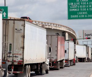 epa07616273 Mexican trucks that mainly transport automotive products await their turn to access the United States through the Ignacio Zaragoza International Bridge, in Matamoros, Tamaulipas, Mexico, 31 May 2019. Mexican President Andres Manuel Lopez Obrador maintained the offer of dialogue before the announcement by US President Donald J. Trump to impose taxes on all Mexican products if it does not control the migratory flow.  EPA/Abraham Pineda-Jacome