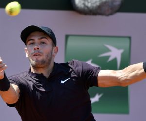 epa07617359 Borna Coric of Croatia plays Jan-Lennard Struff of Germany during their men’s third round match during the French Open tennis tournament at Roland Garros in Paris, France, 01 June 2019.  EPA/JULIEN DE ROSA