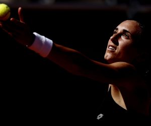 epa07619572 Petra Martic of Croatia plays Kaia Kanepi of Estonia during their women’s round of 16 match during the French Open tennis tournament at Roland Garros in Paris, France, 02 June 2019.  EPA/YOAN VALAT