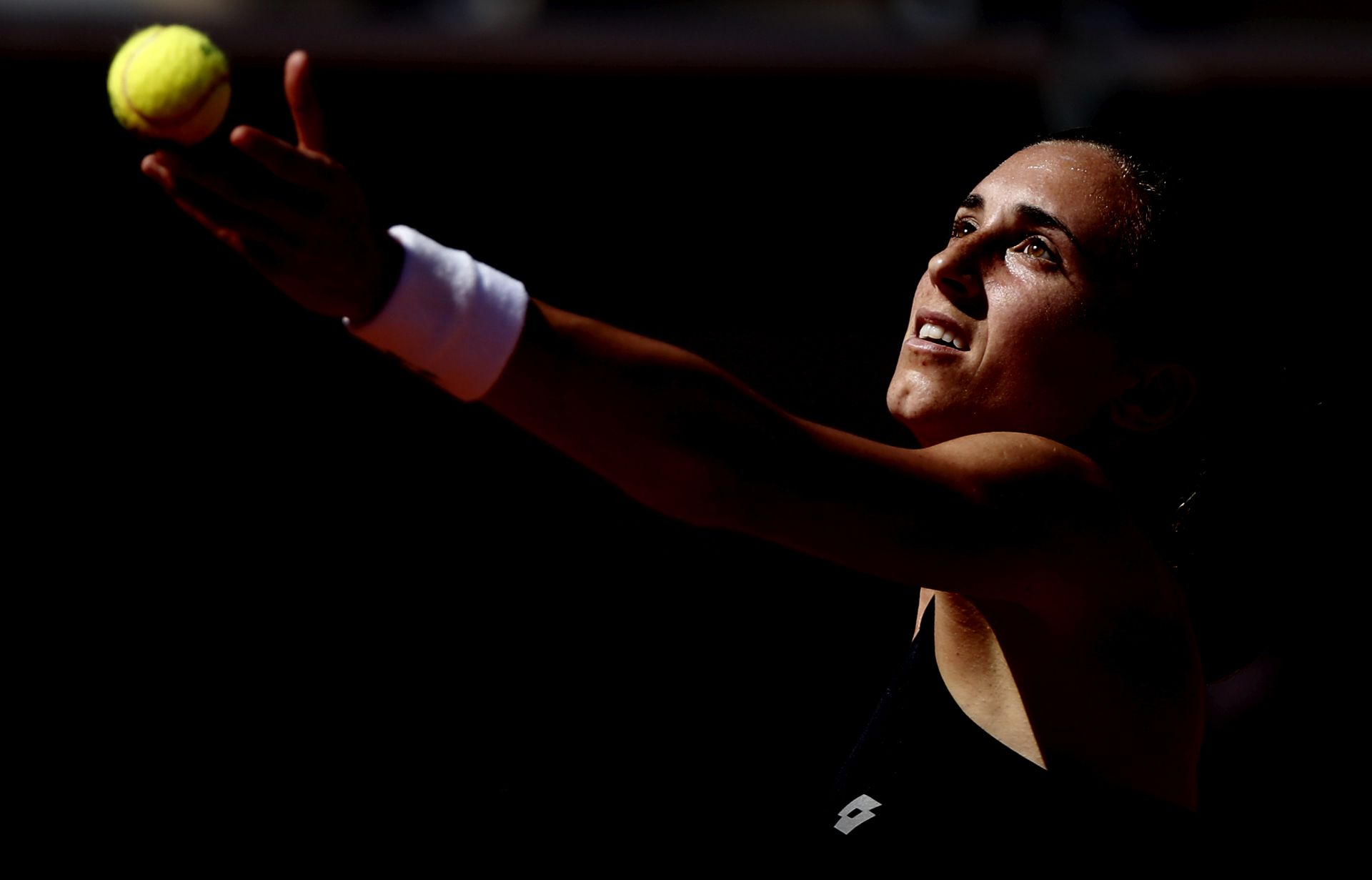 epa07619572 Petra Martic of Croatia plays Kaia Kanepi of Estonia during their women’s round of 16 match during the French Open tennis tournament at Roland Garros in Paris, France, 02 June 2019.  EPA/YOAN VALAT