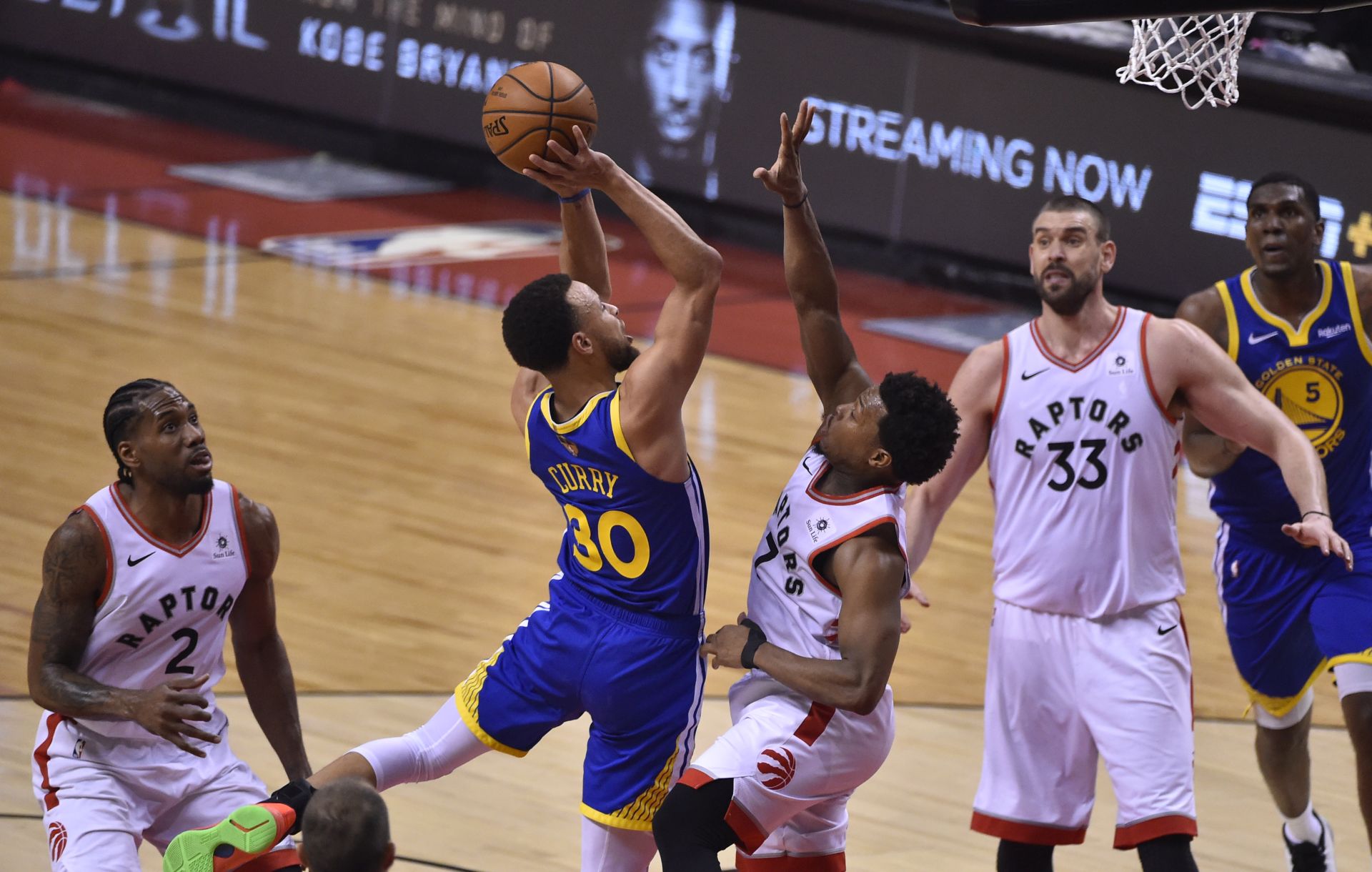 epa07613832 Golden State Warriors guard Stephen Curry (2-L) goes to the basket as Toronto Raptors guard Kyle Lowry (C) defends during the first half of the NBA Finals game one at Scotiabank Arena in Toronto, Canada, 30 May 2019.  EPA/WARREN TODA SHUTTERSTOCK OUT
