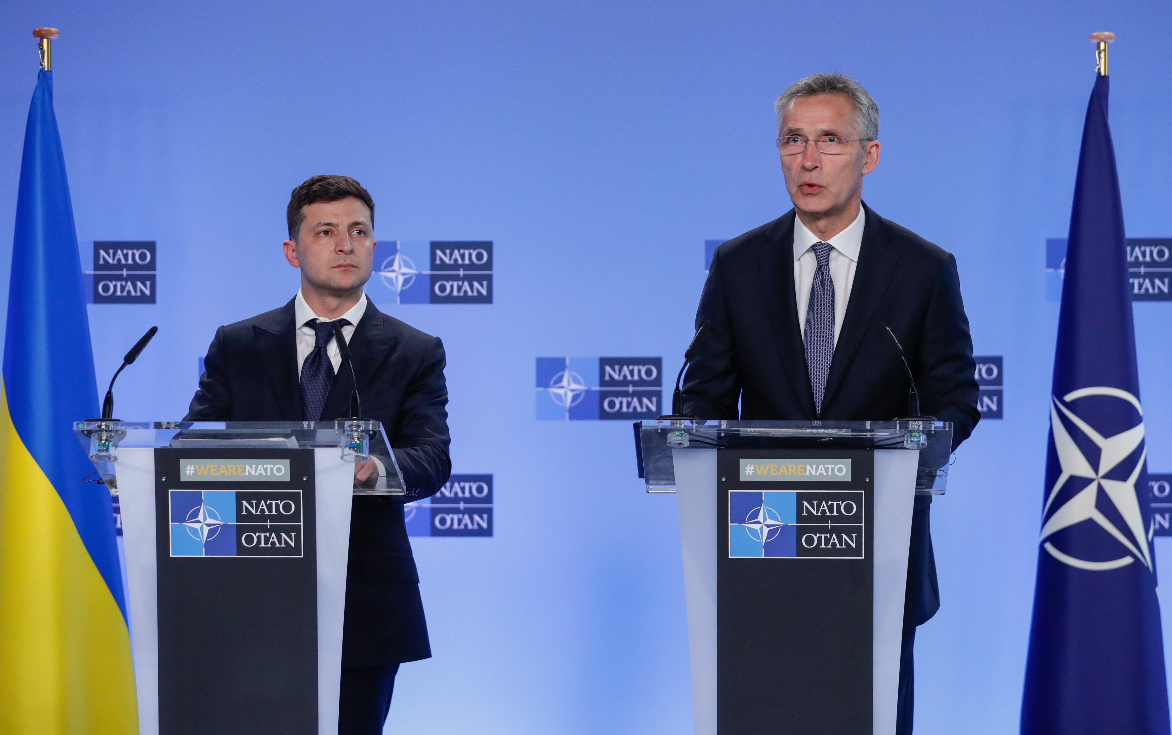 epa07625271 Ukrainian President Volodymyr Zelensky and NATO Secretary General Jens Stoltenberg  (R) give a press conference after a meeting at NATO headquarter in Brussels, Belgium, 04 June 2019.  EPA/STEPHANIE LECOCQ