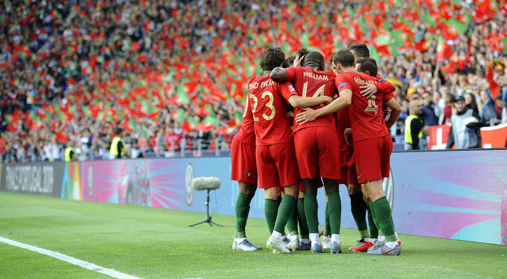 epa07628394 Portuguese players celebrate their 1-0 lead during the UEFA Nations League semi final soccer match between Portugal and Switzerland at Dragao stadium in Porto, Portugal, 05 June 2019.  EPA/FERNANDO VELUDO