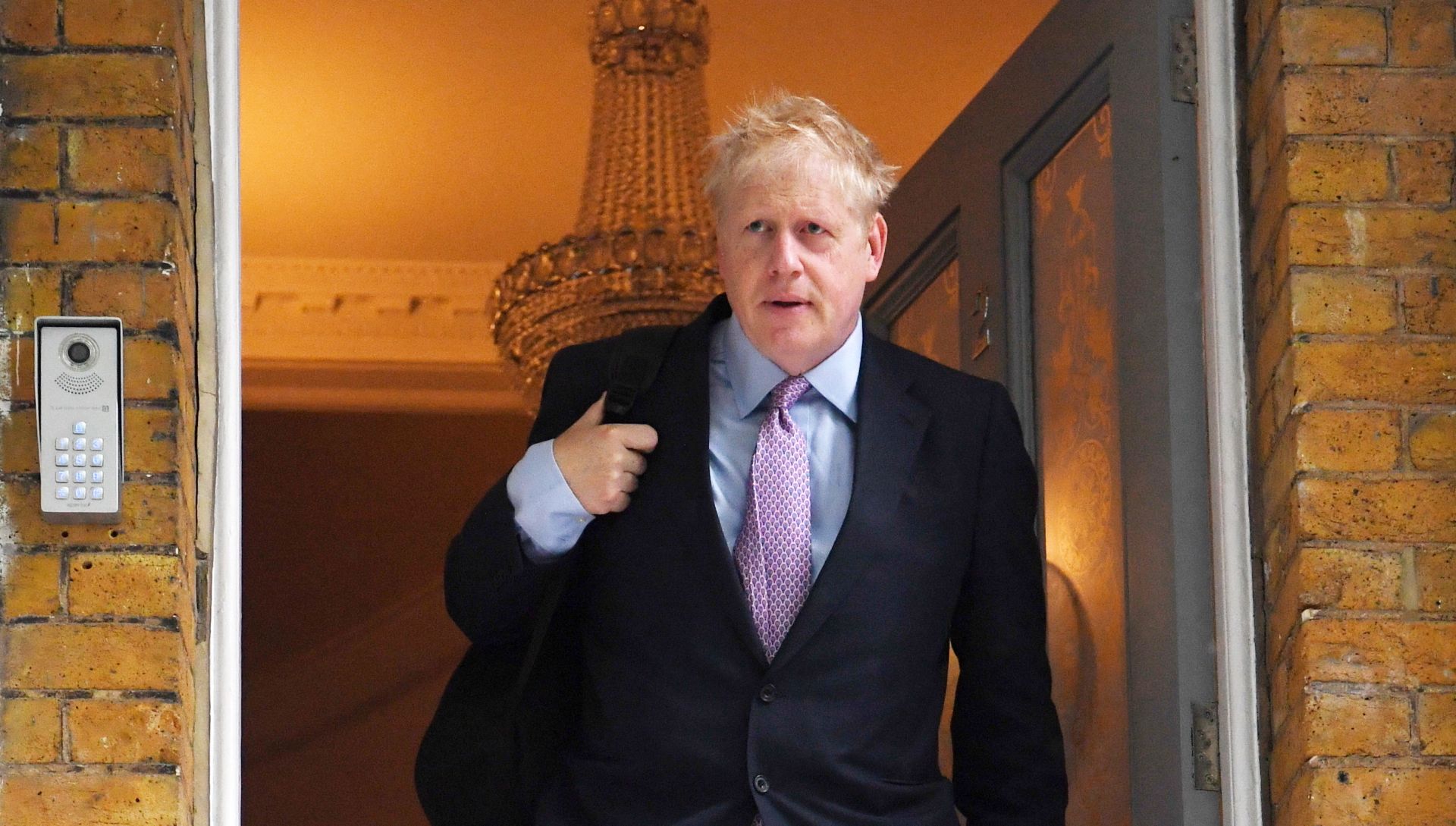 epa07638367 Former British foreign secretary Boris Johnson leaves his house in south London, Britain, 10 June 2019. According to media reports, Boris Johnson, a contestant to replace Theresa May as British Prime Minister, pledged to raise the level for 40 percent income tax from 50,000 to 80,000 British Pounds.  EPA/FACUNDO ARRIZABALAGA