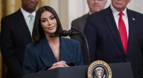 Snimanje i objavljivanje porno snimke Kim Kardashian organizirala je njena mama, tvrdi bivši dečko