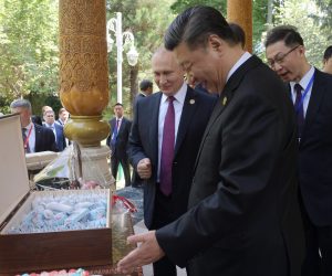 epa07649469 Russian President Vladimir Putin (L) and Chinese President Xi Jinping (C) during their meeting before the start of the fifth summit of the Conference on Interaction and Confidence Building Measures in Asia (CICA) in Dushanbe, Tajikistan, 14 June 2019 (issued 15 June 2019).  EPA/ALEXEI DRUZHININ / SPUTNIK / KREMLIN POOL PICTURE MADE AVAILABLE TODAY