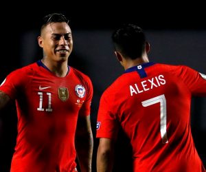 epa07654857 Eduardo Vargas (L) and Alexis Sanchez (R) of Chile celebrate during the Copa America 2019 Group C soccer match between Japan and Chile at Morumbi Stadium in Sao Paulo, Brazil, 17 June 2019.  EPA/Paulo Whitaker
