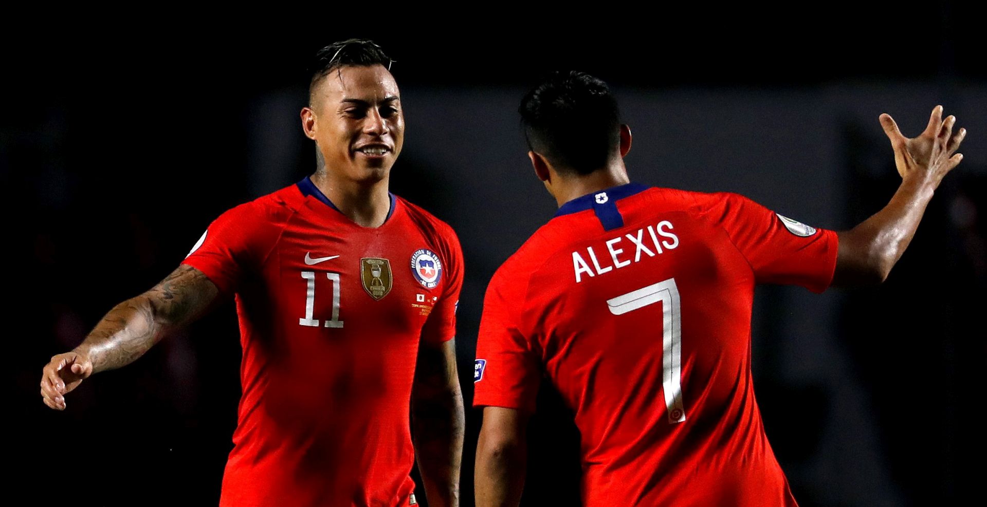 epa07654857 Eduardo Vargas (L) and Alexis Sanchez (R) of Chile celebrate during the Copa America 2019 Group C soccer match between Japan and Chile at Morumbi Stadium in Sao Paulo, Brazil, 17 June 2019.  EPA/Paulo Whitaker