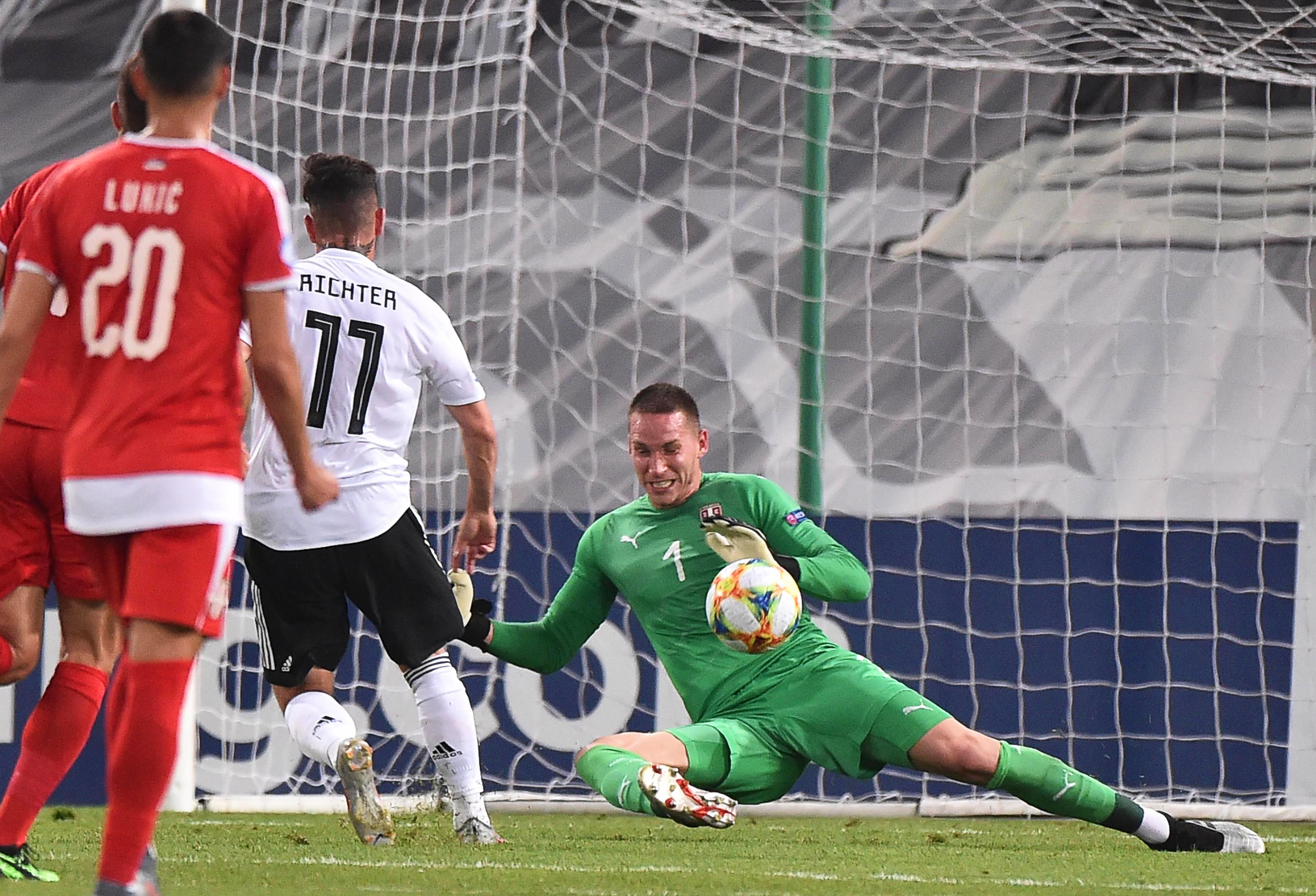 epa07661629 Germany's Marco Richter (2-L) scores the opening goal against Serbia's goalkeeper Boris Radunovic (R) during the UEFA European Under-21 Championship 2019 group B soccer match between Germany and Serbia in Trieste, Italy, 20 June 2019.  EPA/FRANCO DEBERNARDI