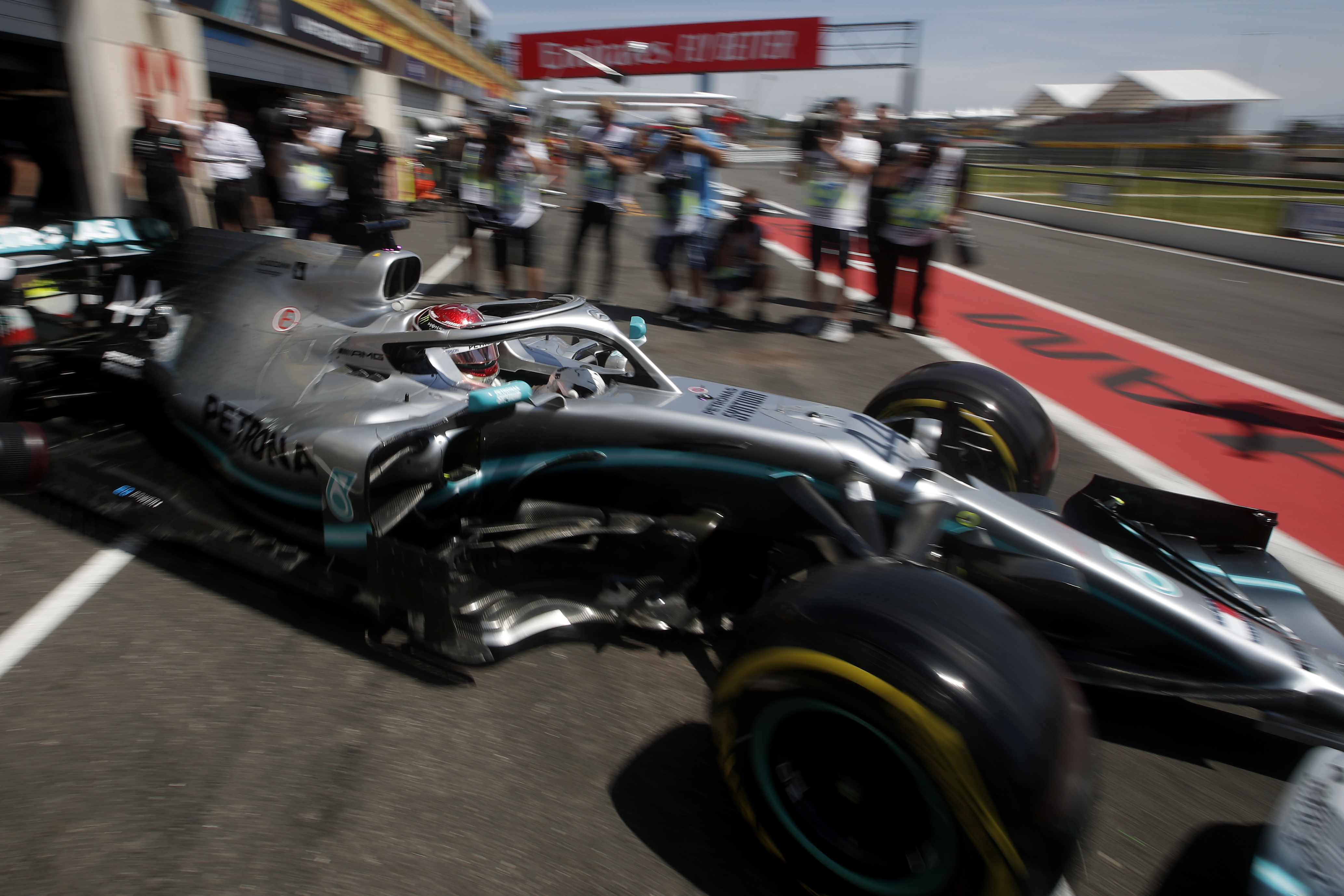 epa07663981 British Formula One driver Lewis Hamilton of Mercedes AMG GP leaves the garage during the second practice session of the French Formula One Grand Prix at Paul Ricard circuit in Le Castellet, France, 21 June 2019. The 2019 French Formula One Grand Prix will take place on 23 June.  EPA/YOAN VALAT