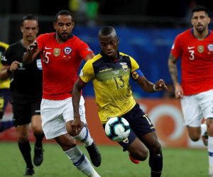 epa07664950 Enner Valencia (2-R) of Ecuador in action against Jean Beausejour (L) of Chile during the Copa America 2019 Group C soccer match between Ecuador and Chile at the Arena Fonte Nova Stadium in Salvador, Brazil, 21 June 2019.  EPA/JOEDSON ALVES