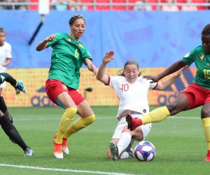 epa07668819 Fran Kirby (2nd-R) of England in action against Ysis Sonkeng (R), Estelle Johnson (2nd-L) and goalkeeper Annette Ngo Ndom (L) of Cameroon during the round of 16 match between England and Cameroon at the FIFA Women's World Cup 2019 in Valenciennes, France, 23 June 2019.  EPA/TOLGA BOZOGLU