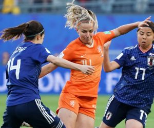 epa07673381 Jackie Groenen of Netherlands against Narumi Miura of Japan  during the round of 16 match between Netherlands and Japan at the FIFA Women's World Cup 2019 in Rennes, France, 25 June 2019.  EPA/EDDY LEMAISTRE