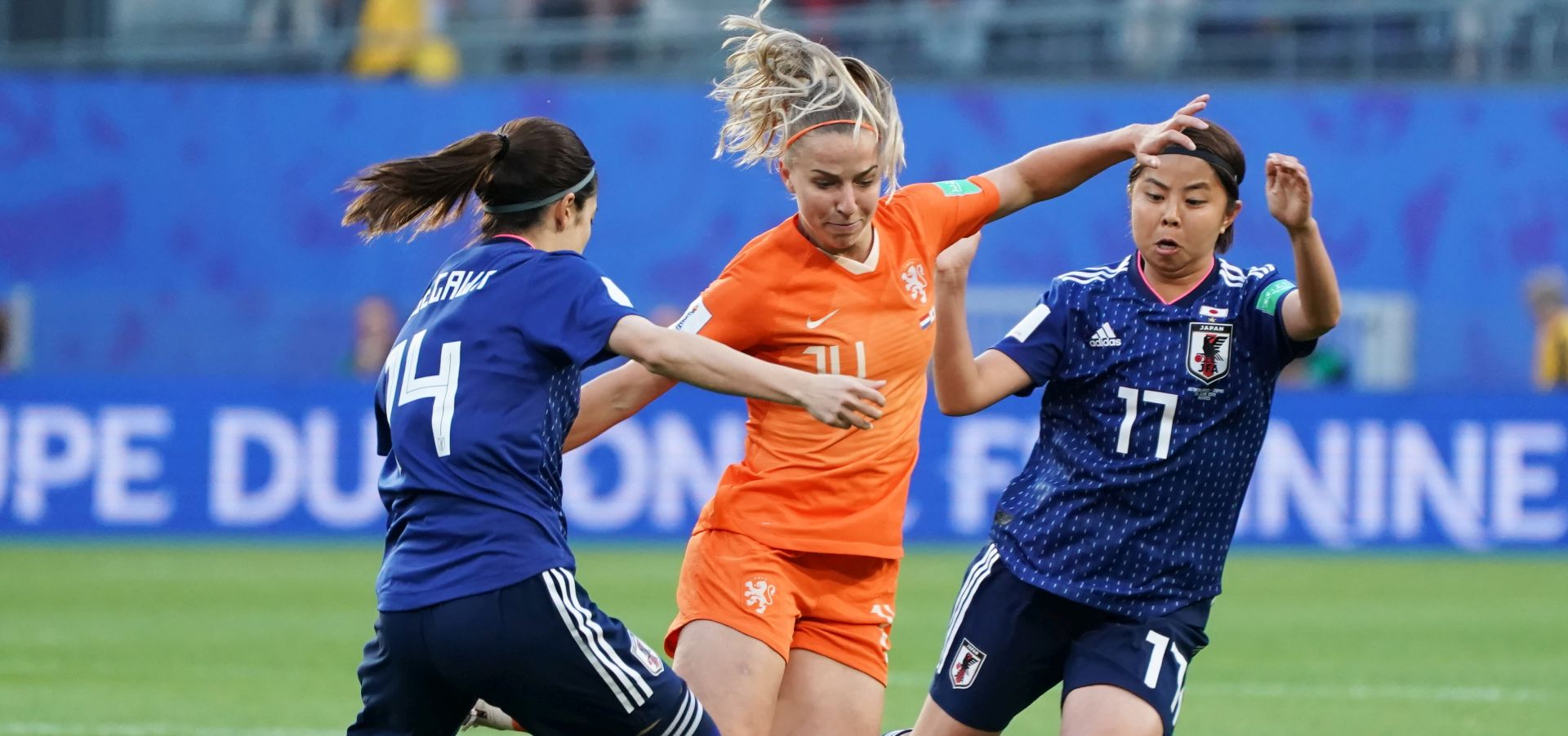 epa07673381 Jackie Groenen of Netherlands against Narumi Miura of Japan  during the round of 16 match between Netherlands and Japan at the FIFA Women's World Cup 2019 in Rennes, France, 25 June 2019.  EPA/EDDY LEMAISTRE