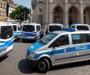 26 June 2019, Thuringia, Erfurt: Police vehicles are parked in front of the evacuated town hall after a bomb threat. Photo: Michael Reichel/dpa-Zentralbild/dpa