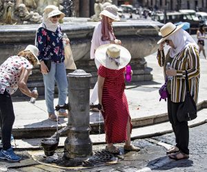 epa07680102 Tourists cool themselves off in the 'Nasone' (so called Roman people the potable fountain) fountain at Pantheon square in Rome, Italy, 28 June 2019. The heat wave that is affecting Europe has reached Italy. Thermometers in some locations in Europe are forecasted to reach temperatures close to 45 degrees Celsius.  EPA/Massimo Percossi