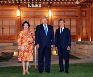 epa07682496 South Korean President Moon Jae-in (R) and his wife, Kim Jung-sook (L), pose for a photo with US President Donald J. Trump (C) before a welcome dinner at the presidential office Cheong Wa Dae in Seoul, South Korea, 29 June 2019. The US leader arrived earlier in the day on a two-day visit that will include a summit with South Korean President Moon and a possible trip to the Demilitarized Zone (DMZ) that divides the two Koreas.  EPA/YONHAP SOUTH KOREA OUT