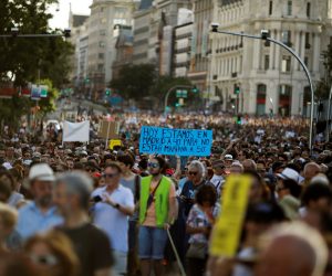 epa07683641 General view of the demonstration in favor of the continuity of 'Madrid Central', in Madrid, Spain, 29 June 2019. Thousands of people demonstrated today in the center of Madrid to demand the current conservative city council to maintain the ambitious plan to reduce polluting emissions approved by the previous government team, which has reduced the level of pollution in the Spanish capital.  EPA/David Fernandez  EPA-EFE/David Fernandez