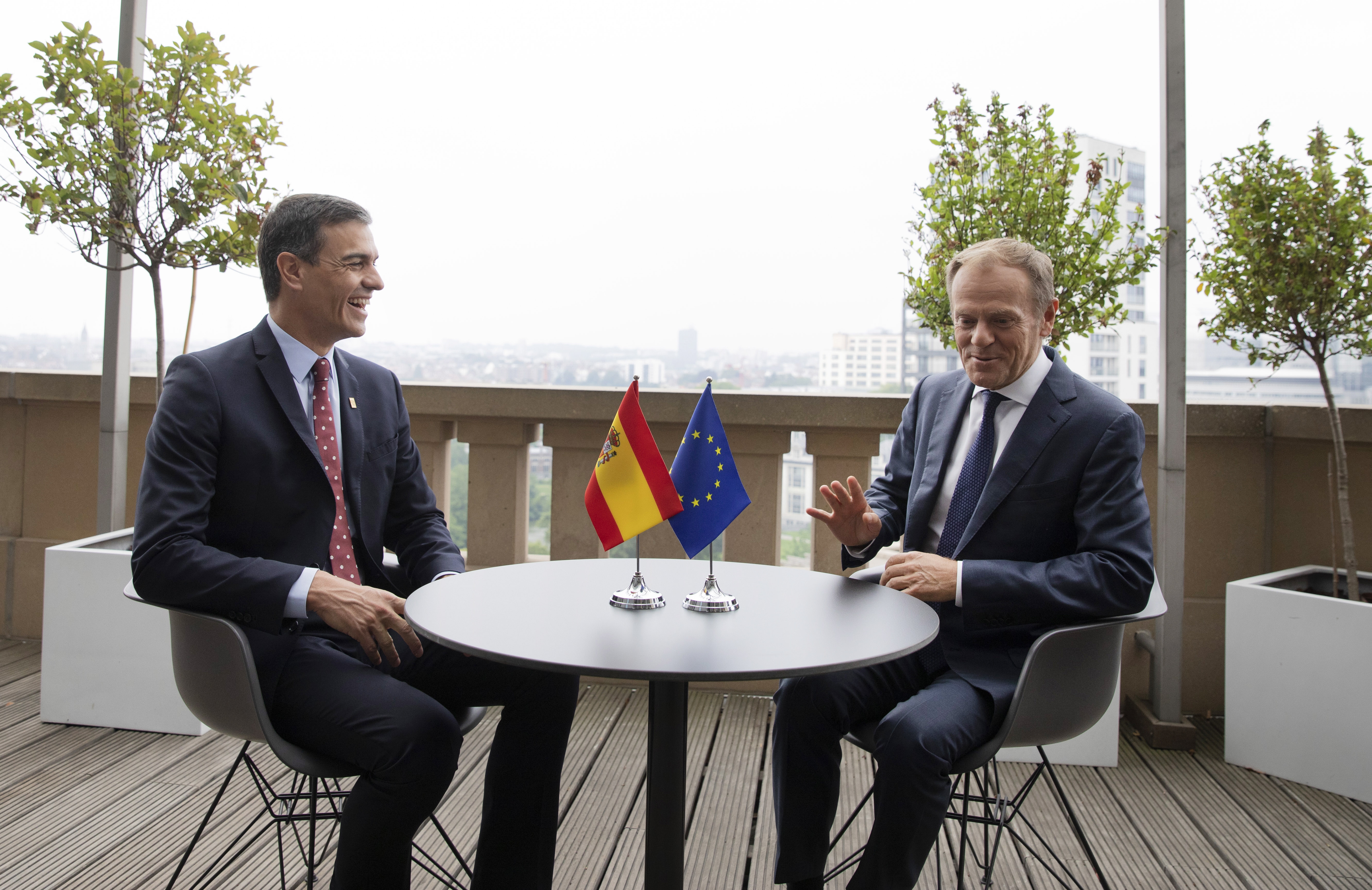 epa07684102 Spanish Prime Minister Pedro Sanchez (L) meets with European Council President Donald Tusk on the sidelines of a Special European Council in Brussels, Belgium, 30 June 2019. Heads of states or governments from EU member states meet to continue discussions on the possible candidates for the heads of EU institutions, namely European Council President, President of the European Commission, High Representative of the Union for Foreign Affairs and Security Policy (Foreign Policy Chief), and President of the European Central Bank.  EPA/VIRGINIA MAYO / POOL