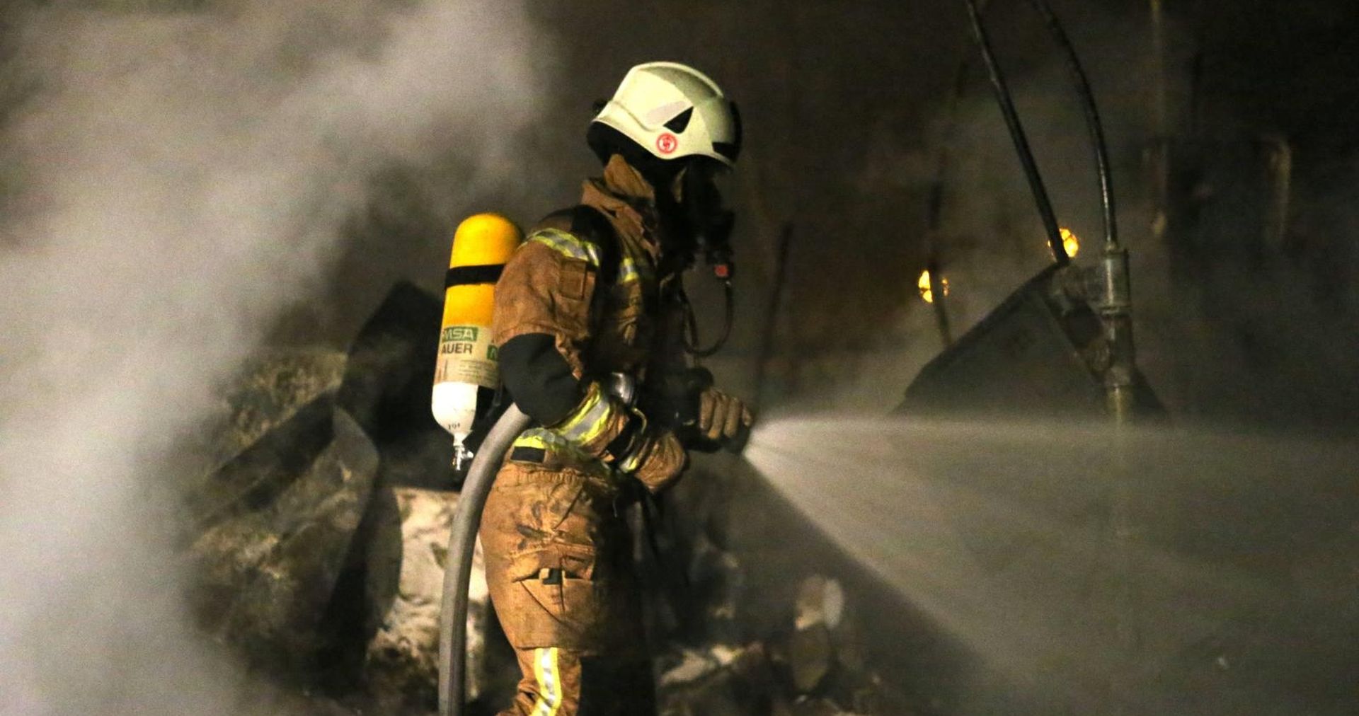 17.02.2015., Split - Vatrogasci gase pozar na mjestu pozara. Photo: Ivo Cagalj/PIXSELL