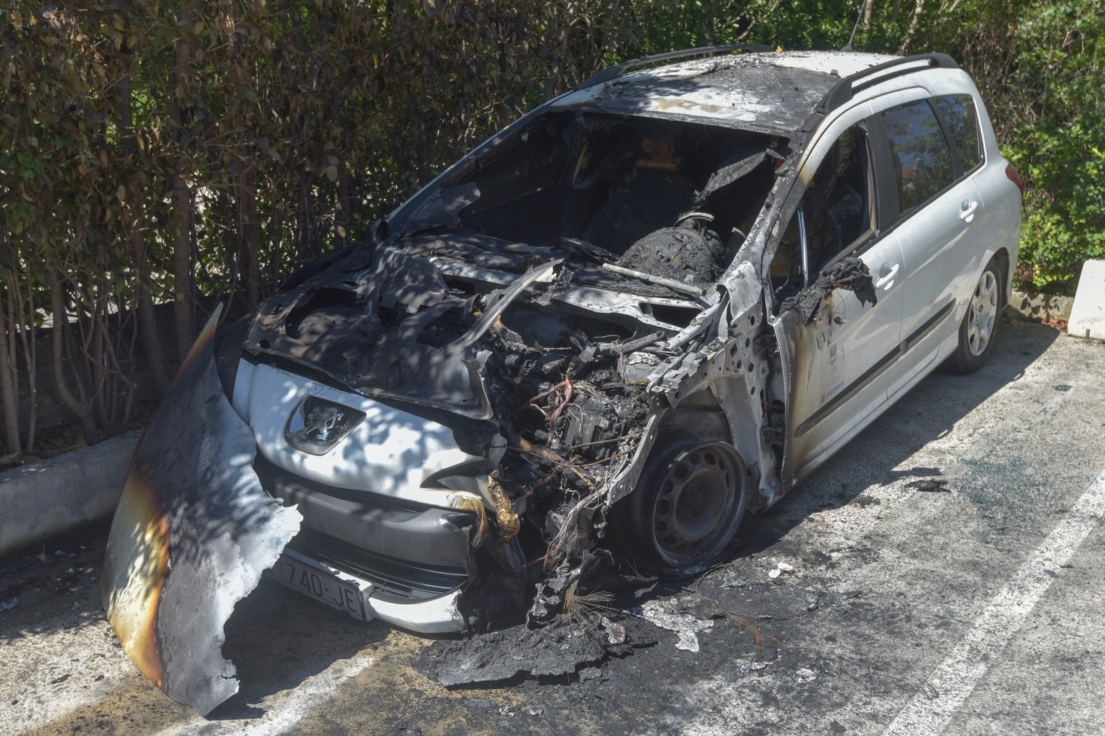 17.05.2019., Zadar -  U Ulici Franka Lisice sinoc je izgorio osobni automobil. 
Photo: Dino Stanin/PIXSELL