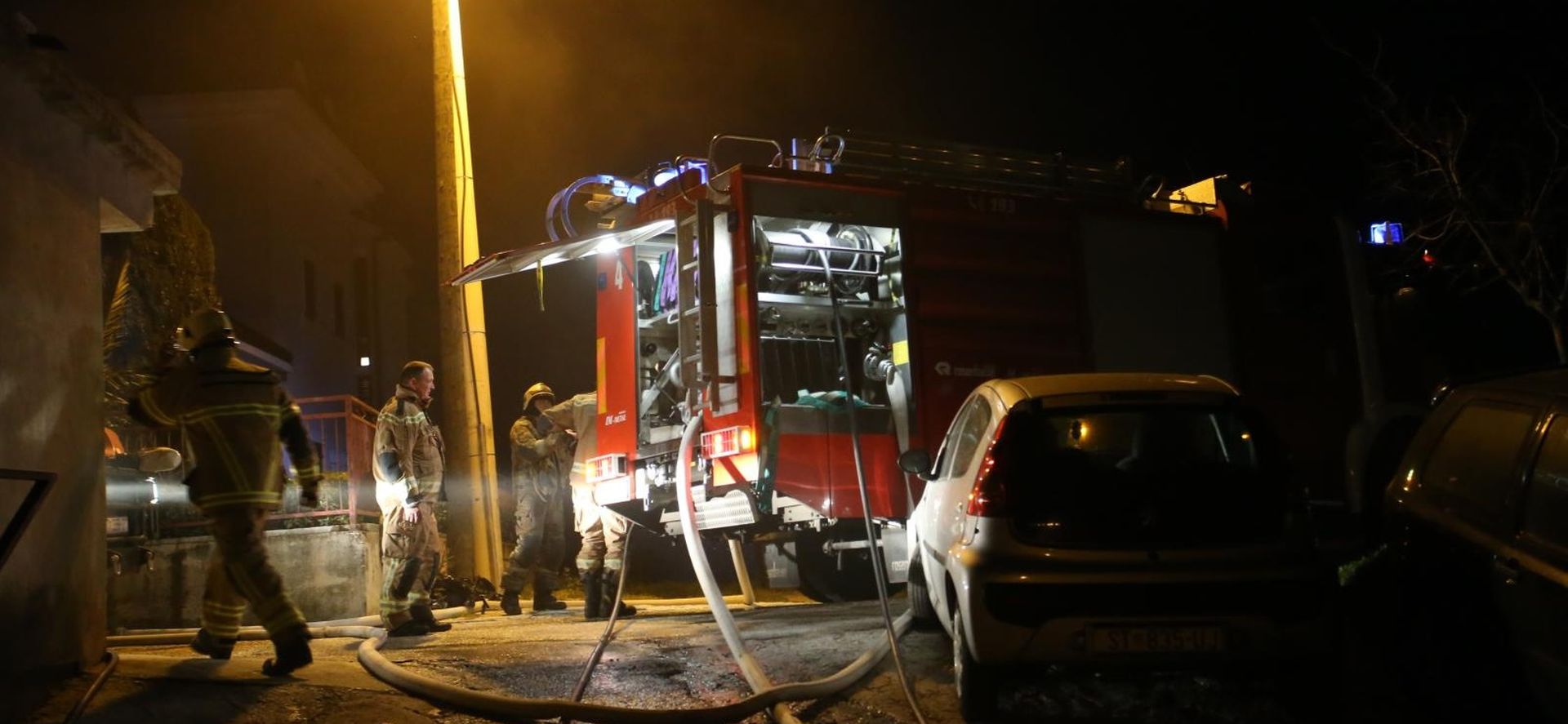 U večernjim satima izbio požar na splitskim Brdima 22.02.2019., Split - U vecernjim satima izbio pozar na splitskim Brdima. Na teren je stiglo vise vatrogasnih vozila, te je pozar stavljen pod kontrolu. 
Photo: Ivo Cagalj/PIXSELL