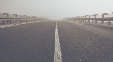 HAK: Magla smanjuje vidljivost, kolnici mokri i skliski