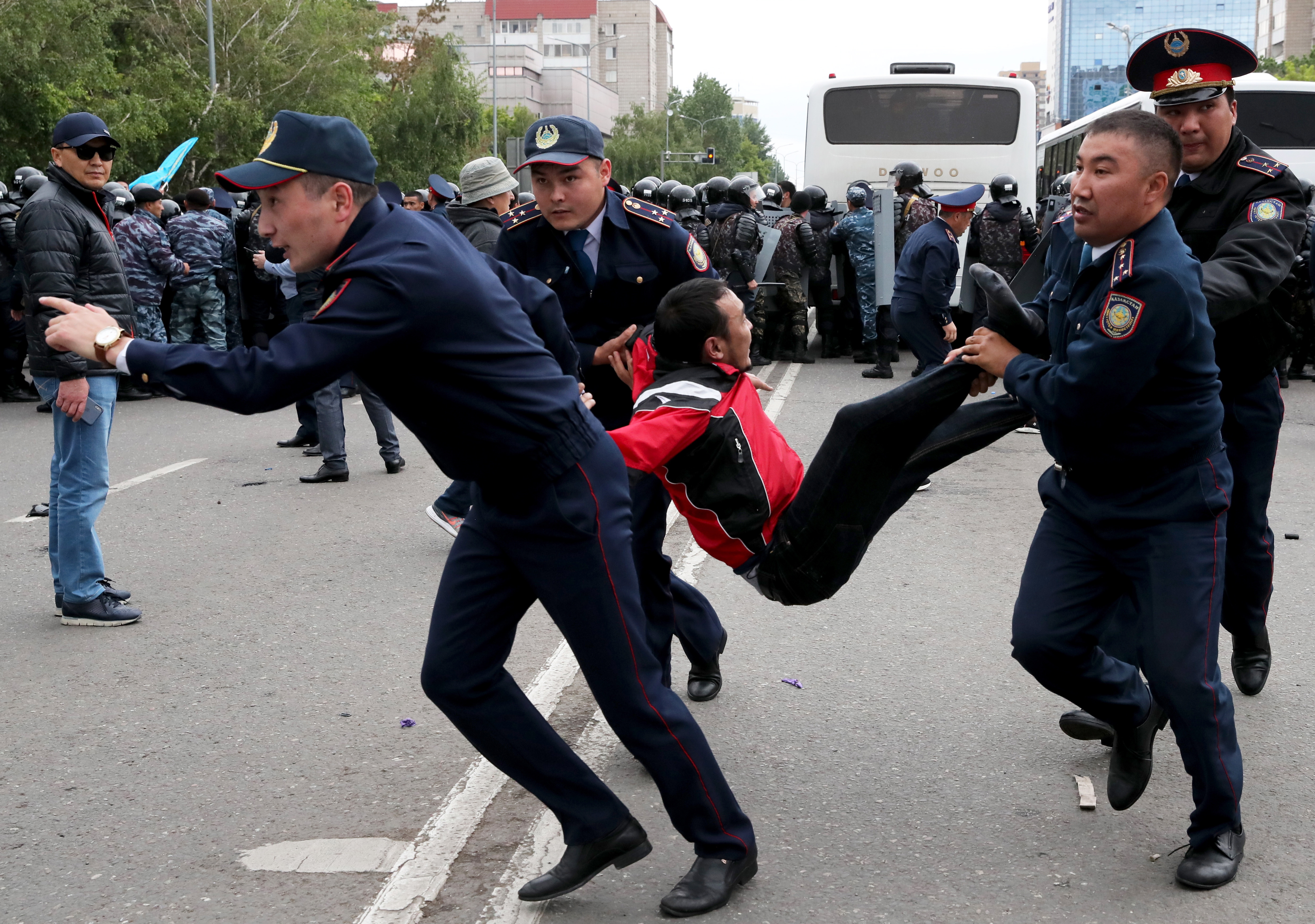 epa07636650 Police detain opposition supporters during a protest calling for free and fair elections during the presidential elections in Nur-Sultan (formerly known as Astana), Kazakhstan, 09 June 2019.  EPA/IGOR KOVALENKO