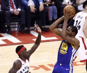 epa07640034 Golden State Warriors forward Kevin Durant (C) shoots over Toronto Raptors forward Pascal Siakam (L) of Cameroon during the first half of the NBA Finals basketball game five between the Golden State Warriors and the Toronto Raptors at Scotiabank Arena in Toronto, Canada, 10 June 2019.  EPA/LARRY W. SMITH SHUTTERSTOCK OUT