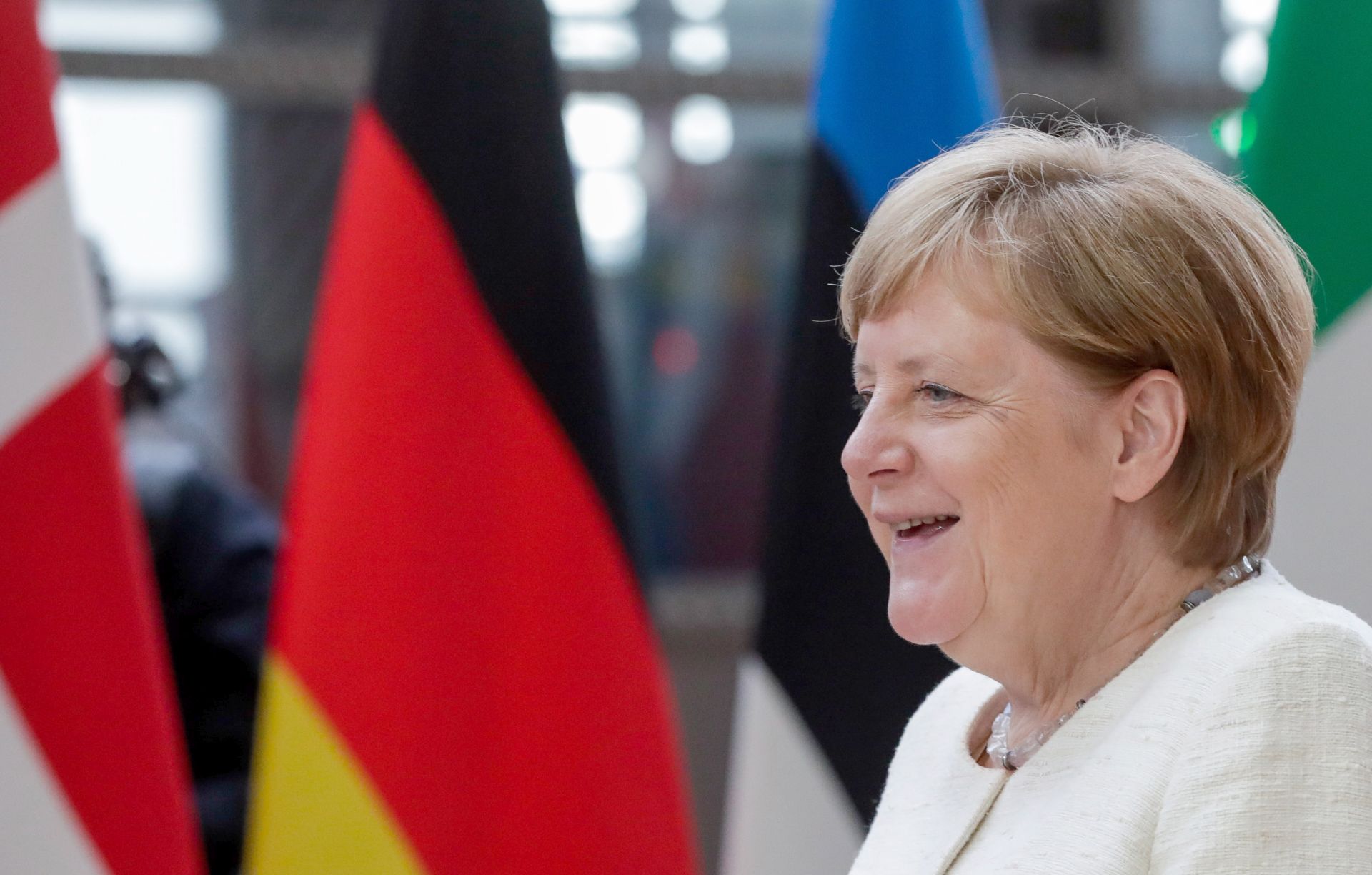 epa07660013 German Chancellor Angela Merkel arrives for a European Council Summit in Brussels, Belgium, 20 June 2019. European leaders are meeting in Brussels on 20 and 21 June to discuss new leadership posts for the EU's next institutional cycle and adopt the bloc's strategic agenda for 2019-2024; they will also focus on climate, disinformation, long-term EU budget and external relations.  EPA/STEPHANIE LECOCQ