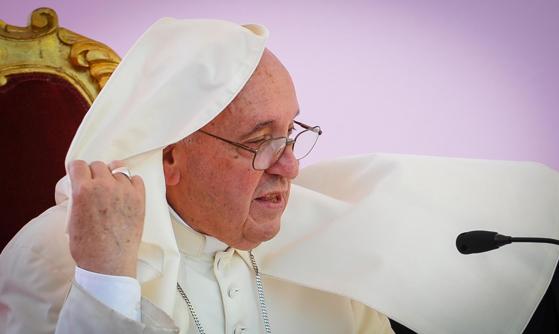 epa07663172 Pope Francis attends the conference 'Theology after Veritas Gaudium in the context of the Mediterranean' at the Theological Faculty of Southern Italy, in Naples, Italy, 21 June 2019. Pope Francis is on a one-day visit to the southern Italian city of Naples.  EPA/CESARE ABBATE