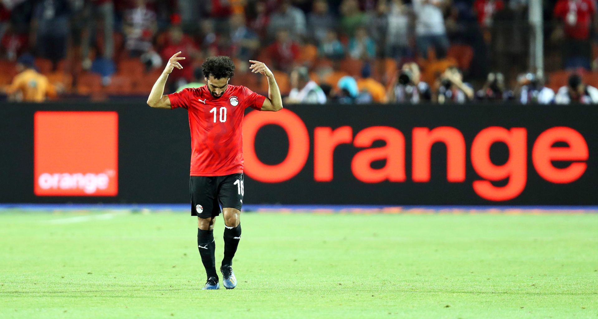epa07675771 Egypt's Mohamed Salah celebrates after scoring the 2-0 lead during the 2019 Africa Cup of Nations (AFCON) group A soccer between Egypt and DR Congo in Cairo, Egypt, 26 June 2019.  EPA/SAMUEL SHIVAMBU